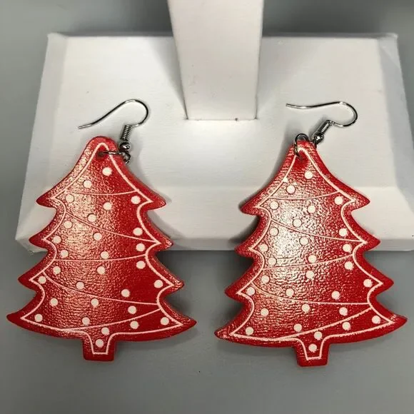Christmas Tree Red & White PU Leather Earrings New - Picture 3 of 5